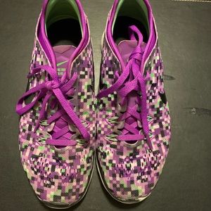 Women’s Nike free runs